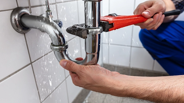 Réparation de fuites d'eau et interventions sur canalisations bouchées.